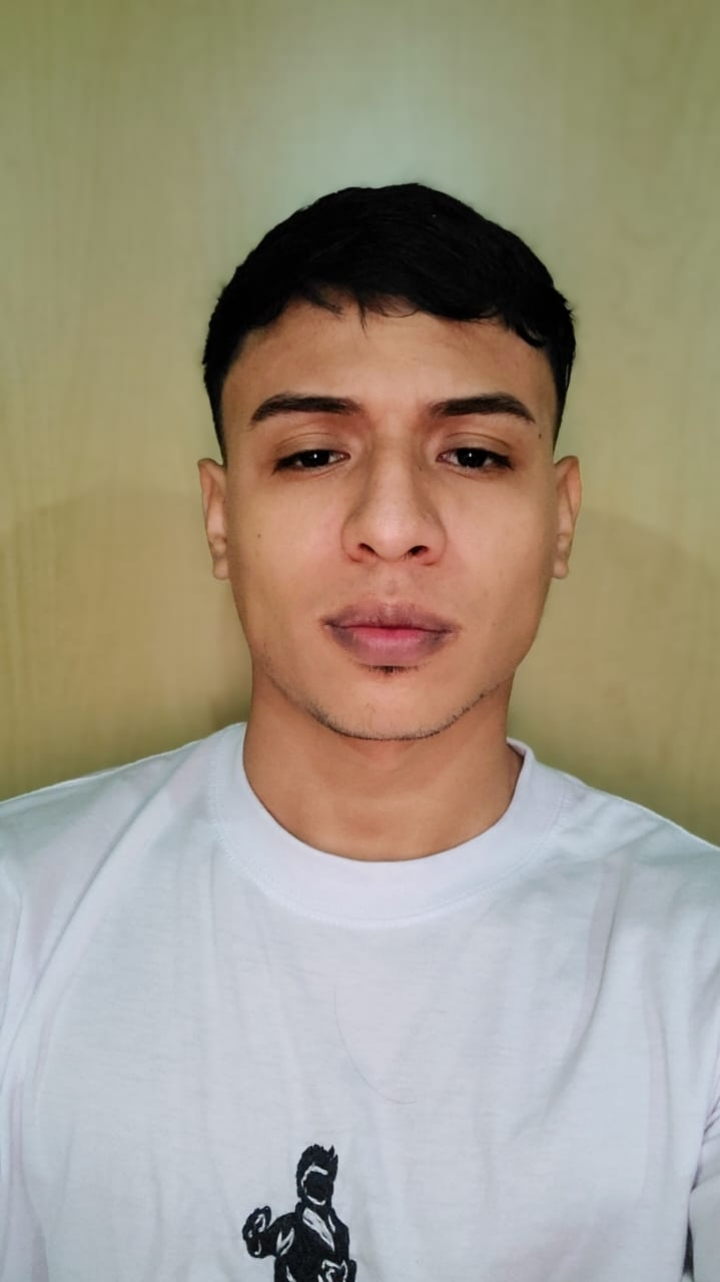 Devin  Dávila 